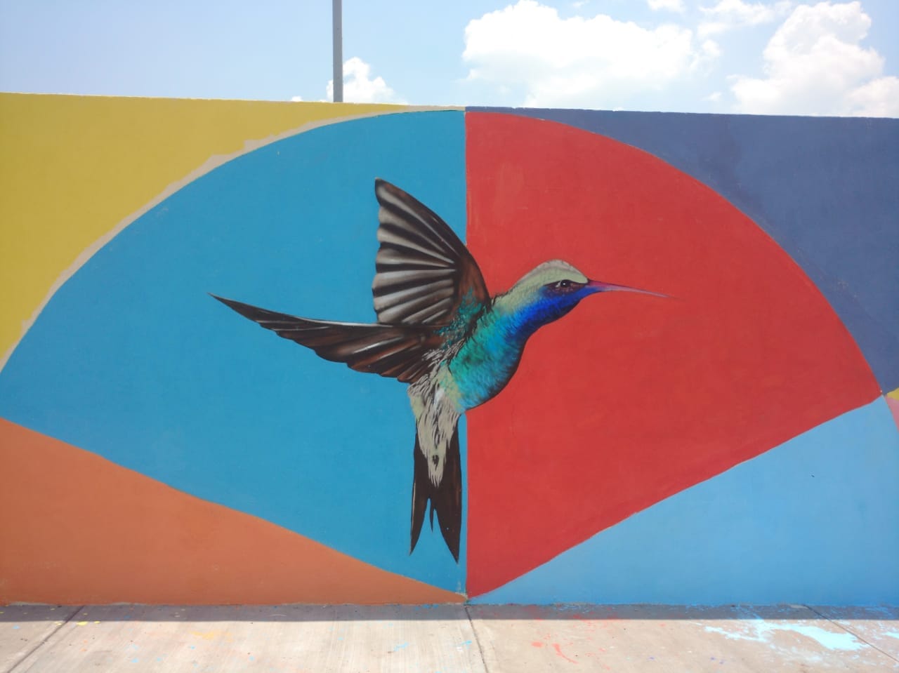 Mural del colibrí del Centro de Educación Integral Brali